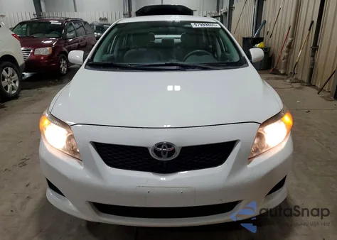 2010 Toyota Corolla Base z USA, uszkodzony, nr VIN 2T1BU4EE1AC328480